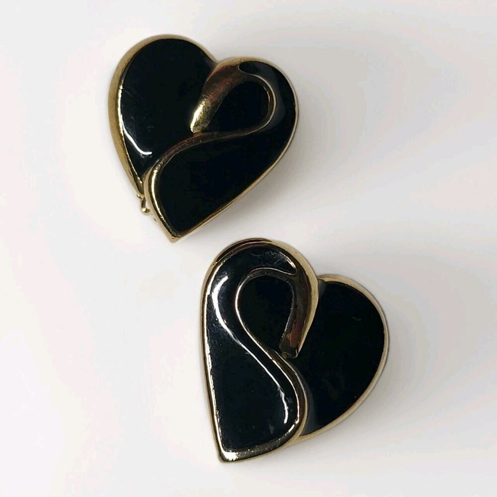 Vintage 1970’s Trifari Gold Tone Black Enamel Swirled Heart Stud Earrings